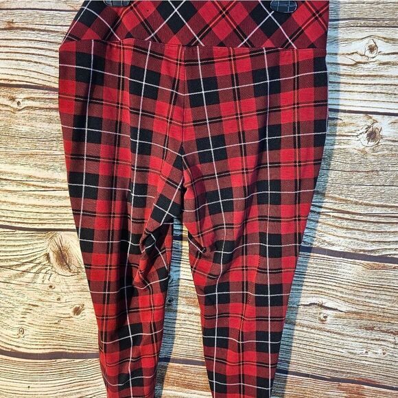 Torrid capris leggings size 1 red/black plaid pre-owned - Picture 4 of 5